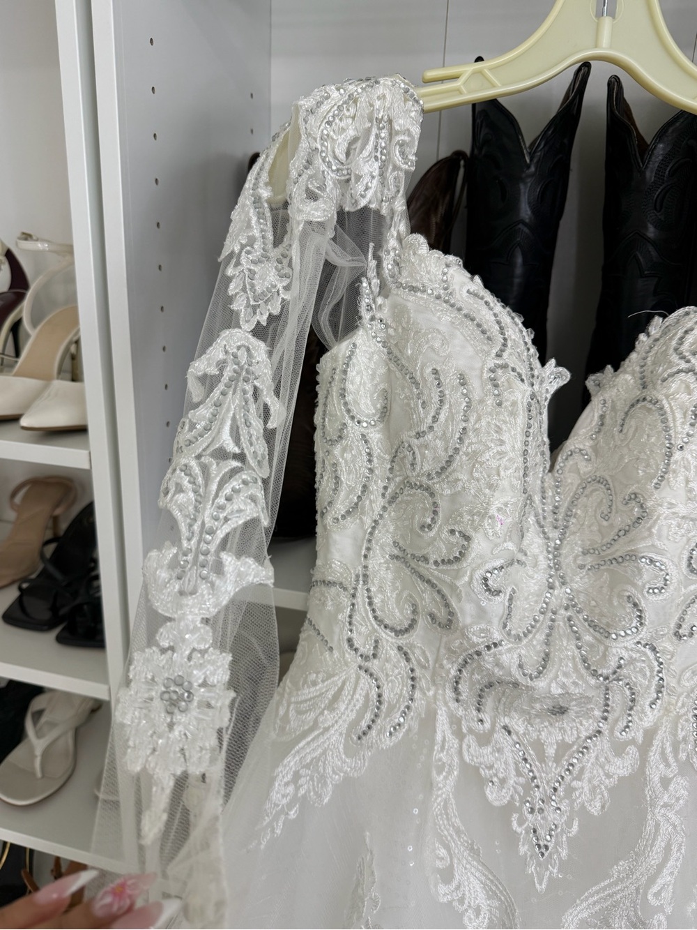 Elegant White Lace A-Line Wedding Dress with Illusion Sleeves - Picture 3 of 9